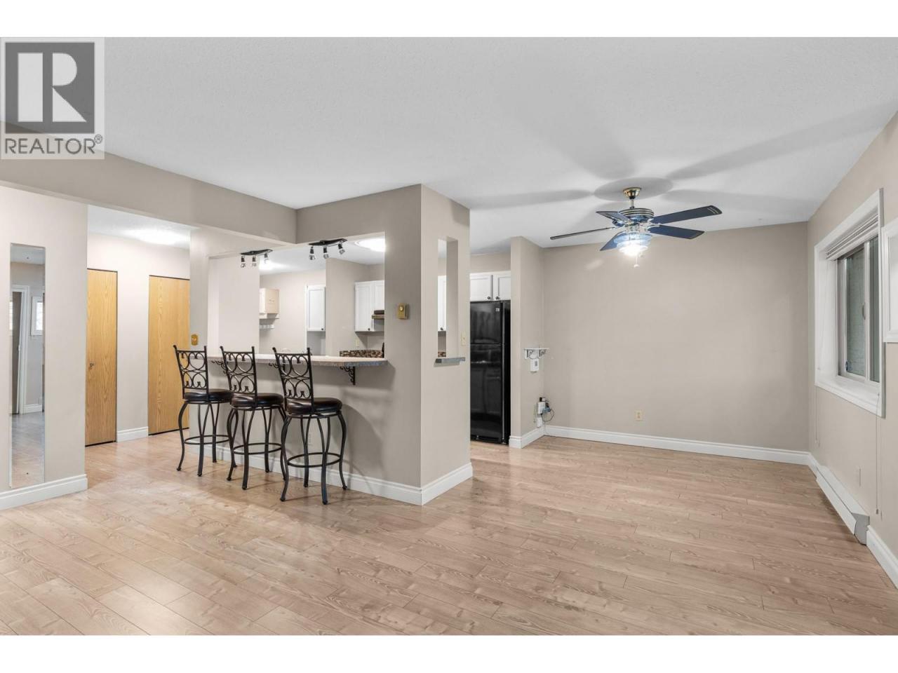 10380208_9.jpg