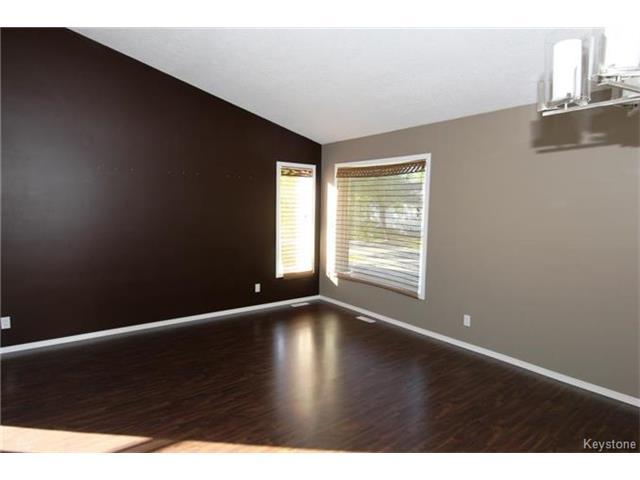 Garage Doors Winnipeg >> 90 Amersham Crescent Winnipeg, R2N 3H2 Garage Doors Winnipeg >> 90 Amersham Crescent Winnipeg, R2N 3H2